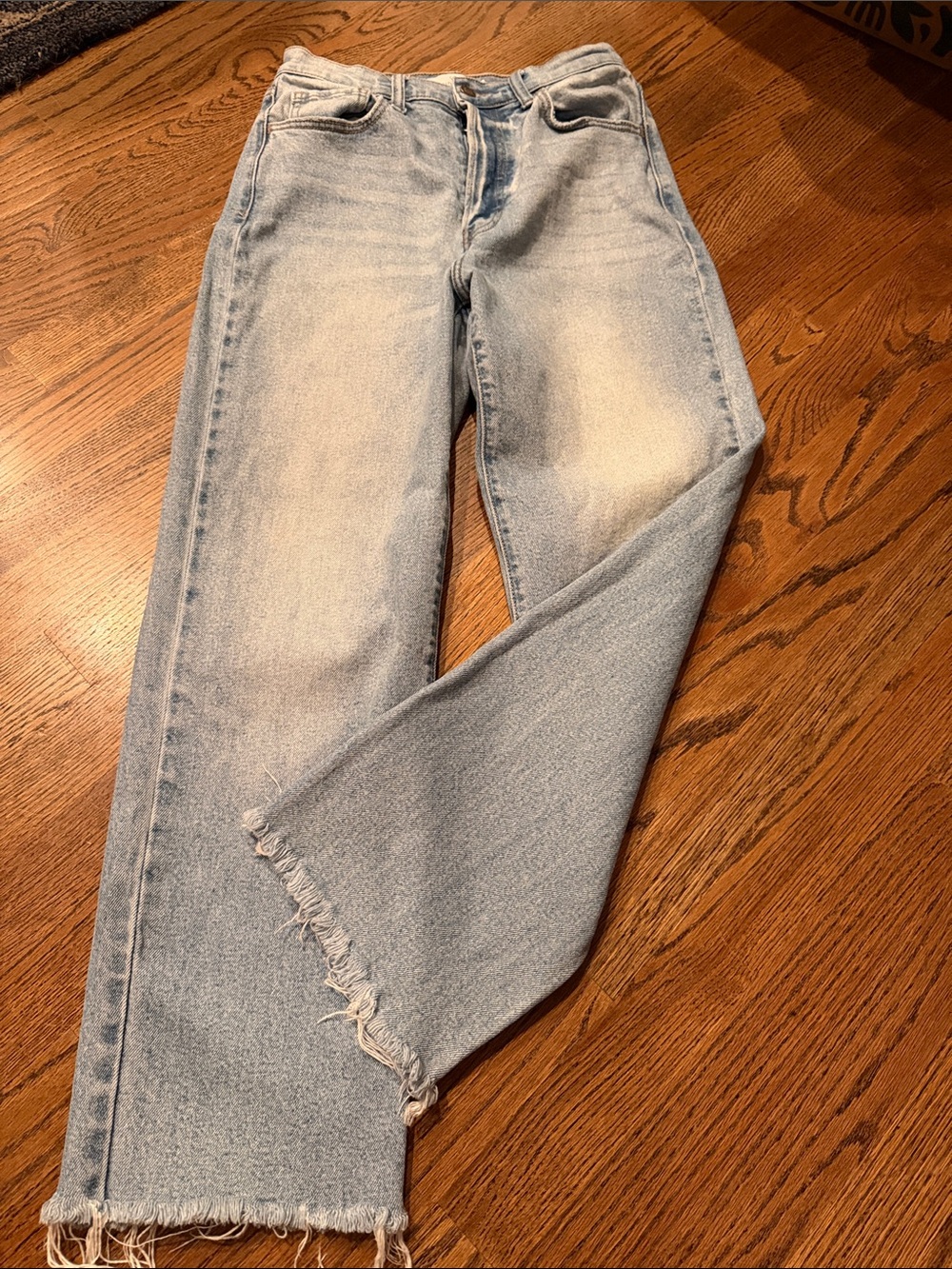 Windsor brand Light Wash Women’s button fly Straight-Leg Jeans Frayed Hem Sz 3
